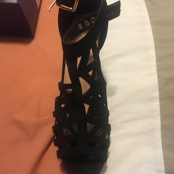 Heels - Picture 5 of 6